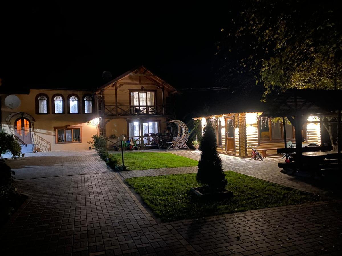 Gasthaus Rodynnyi Zatyshok Werchowyna Exterior foto