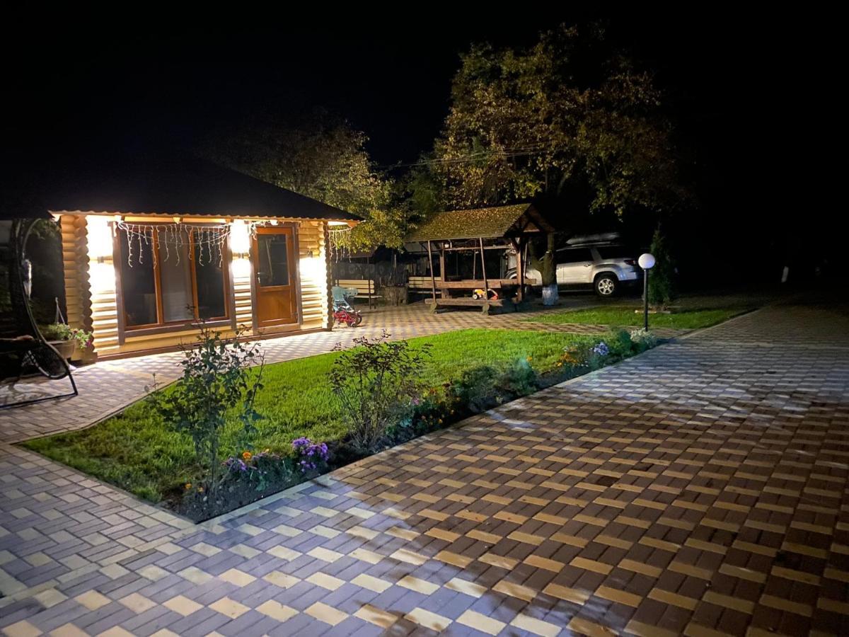 Gasthaus Rodynnyi Zatyshok Werchowyna Exterior foto